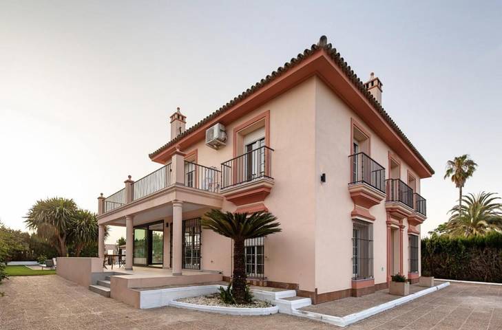 Casa rural para 15 personas, con Balcón y Terraza además de Jardín y Piscina en Tomares - 3