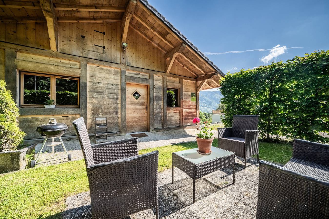 Landhaus 'Côté Giffre' mit Seeblick, privater Terrasse und Wi-Fi in Châtillon-sur-Cluses, Region Bonneville