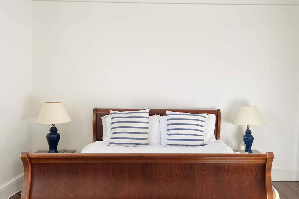 Seaside House - Large Family Home in Littlehampton, West Sussex