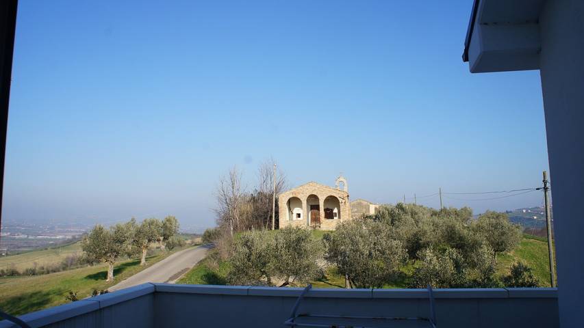 Villa für 9 Personen, mit Garten in den Abruzzen - 4