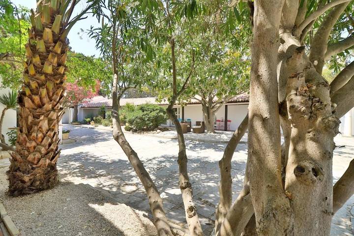 Hôtel pour 3 personnes, avec piscine et jardin dans Bac du sauvage - 2