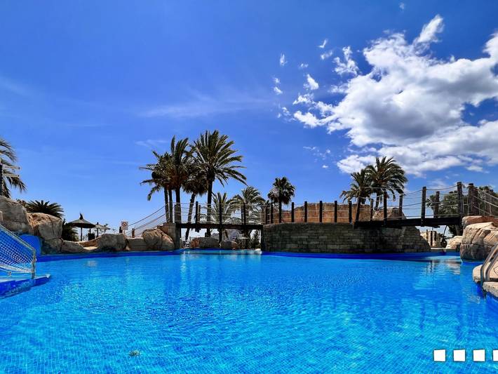 Bungalow para 4 personas, con piscina y terraza, Se admiten mascotas en Calpe