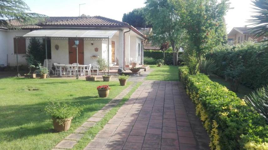Villa per 4 persone, con Terrazza e Giardino a Sabaudia