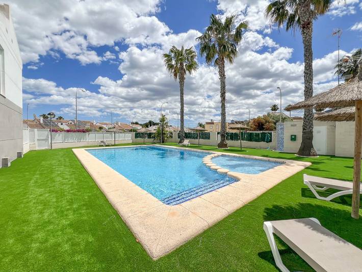 Bungalow para 6 personas, con terraza además de jardín y piscina para niños - 1