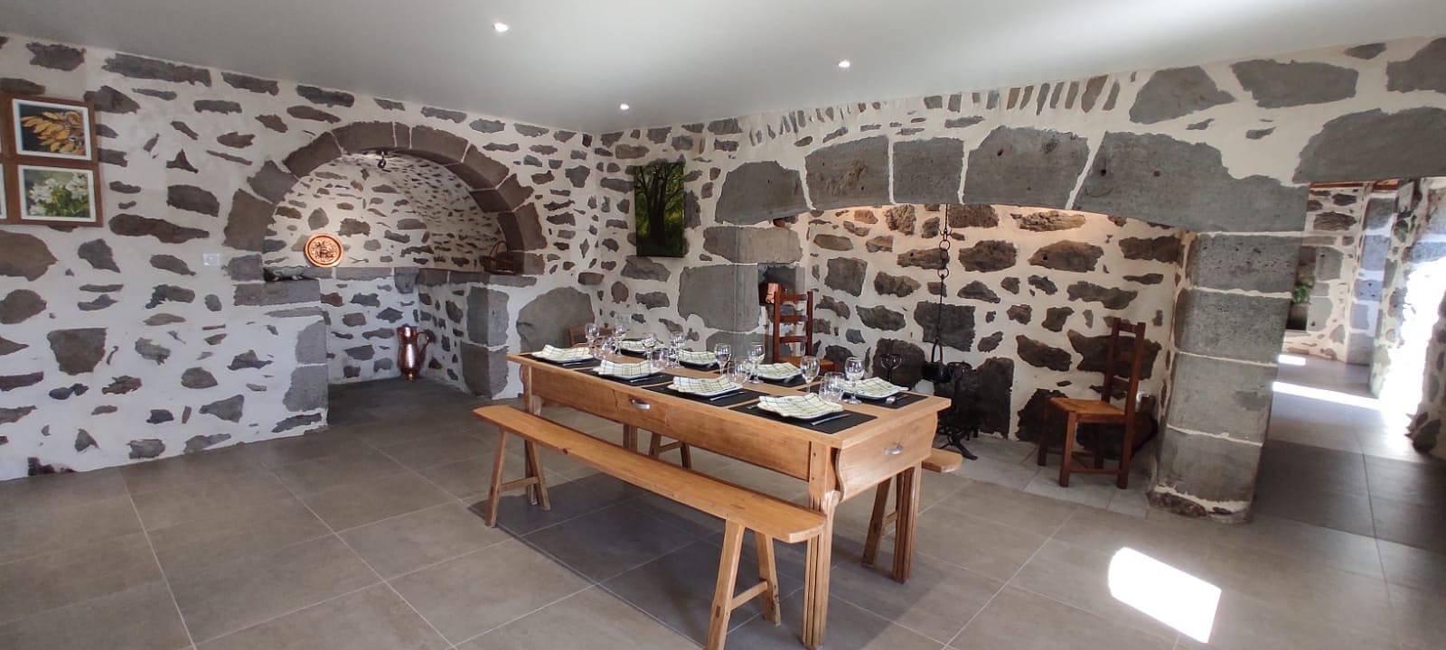 "Les Bouscatels" - Grande maison familiale au pied des montagnes in Valuéjols, Parc naturel régional des Volcans d'Auvergne