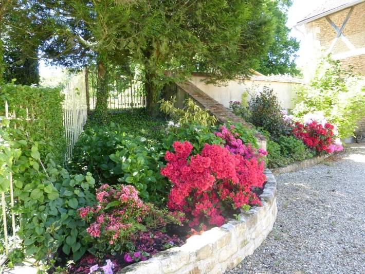 Location de vacances pour 4 personnes, avec jardin ainsi que vue et piscine à Druyes-les-Belles-Fontaines - 3