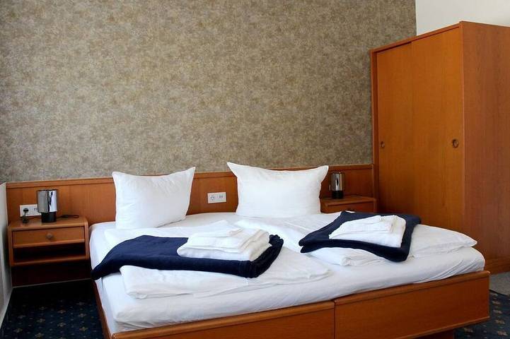 Doppelzimmer mit Dachschräge - Sächsisches Haus - Hotel & Restaurant in Bad Gottleuba-Berggießhübel, Elbsandsteingebirge
