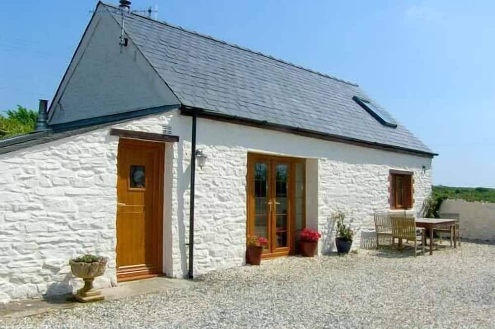 Foxglove Cottage, family friendly, with open fire in Little Haven in Little Haven, Pembrokeshire