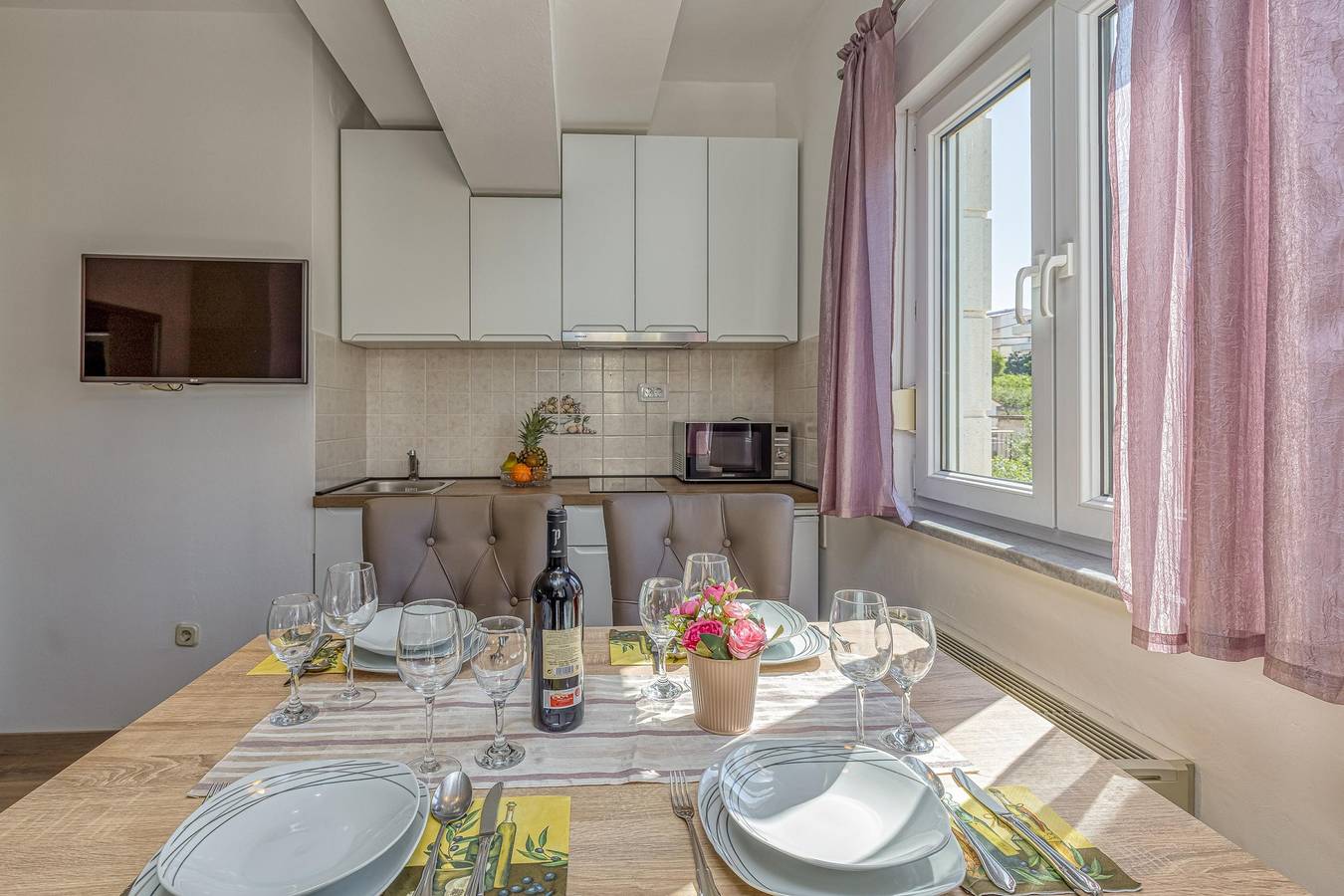 Ganze Wohnung, Apartment Tonka 220m from the beach in Okrug Gornji, Ciovo