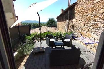 Gîte pour 4 personnes, avec terrasse à Trévoux