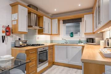 Holiday Home for 6 People in Poole, Poole Harbour, Photo 2