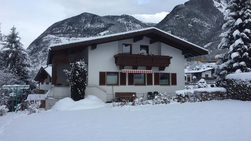 Ferienwohnung für 3 Personen, mit Terrasse und Garten in Umhausen