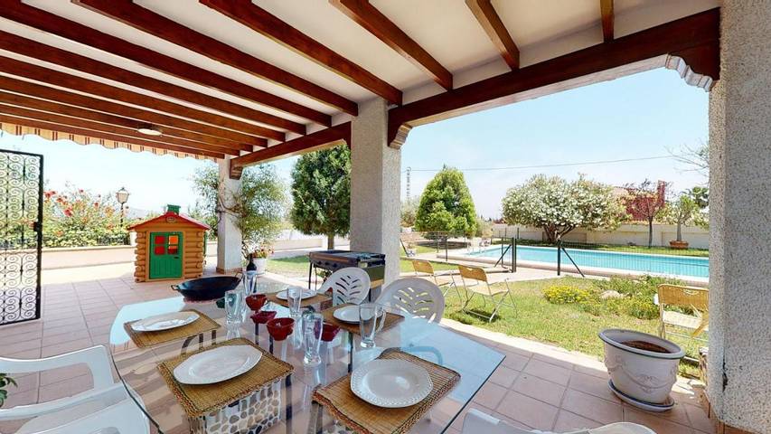 Chalet pour 8 personnes, avec jardin et piscine - 1