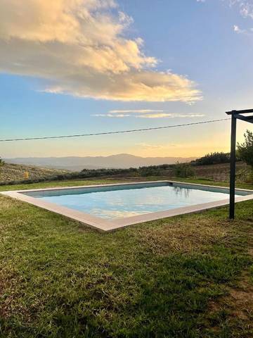 Casa rural para 8 personas, con piscina además de jardín y vistas en Periana