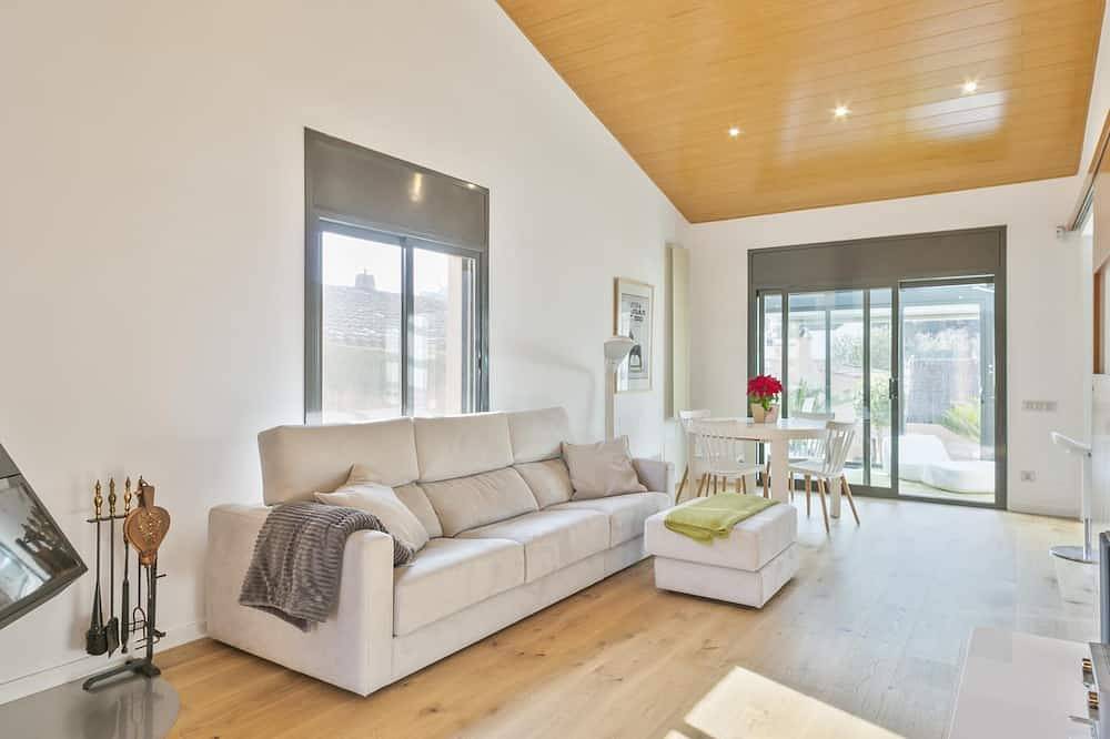 Preciosa casa en el Maresme con jardín in Urbanizacion Montcabrer, Cabrils