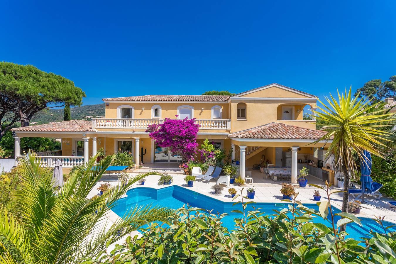 Room "Le Petit Ramsès - Hortensia" with Shared Pool, Wi-Fi and Air Conditioning in Sainte-Maxime, Mediterranean Coast (France)