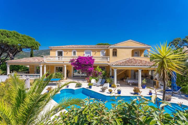 Room "Le Petit Ramsès - Hortensia" with Shared Pool, Wi-Fi and Air Conditioning in Sainte-Maxime, Mediterranean Coast (France)