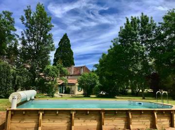 Location de vacances pour 16 personnes, avec jardin à Thiviers