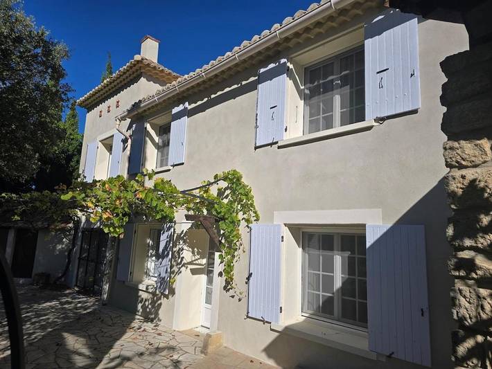 Location de vacances pour 10 personnes, avec vue et jardin ainsi que piscine et terrasse, animaux acceptés à Travaillan - 2