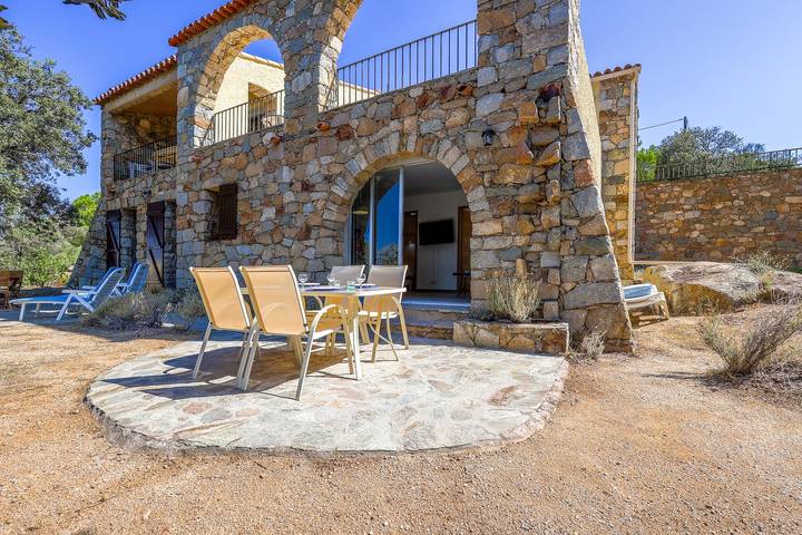 Gîte pour 4 personnes, avec terrasse et jardin à Corbara - 2