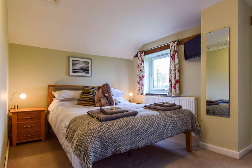 Granary at Hunt Court - sleeps 4 guests  in 2 bedrooms in Badgeworth, Gloucestershire