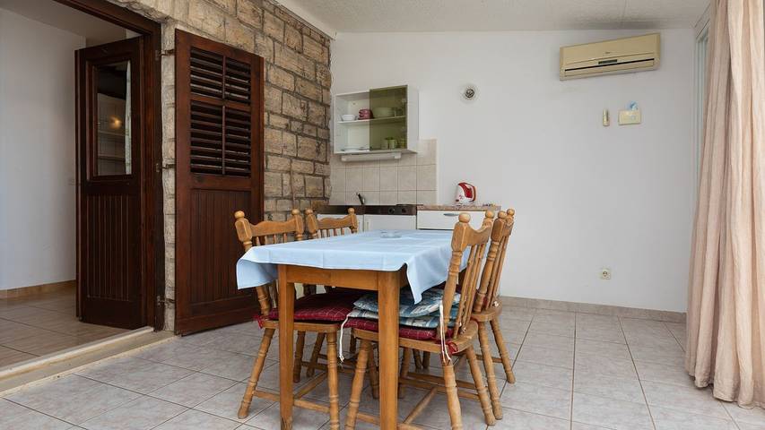 Ferienwohnung für 2 Personen, mit Terrasse in Omis - 3