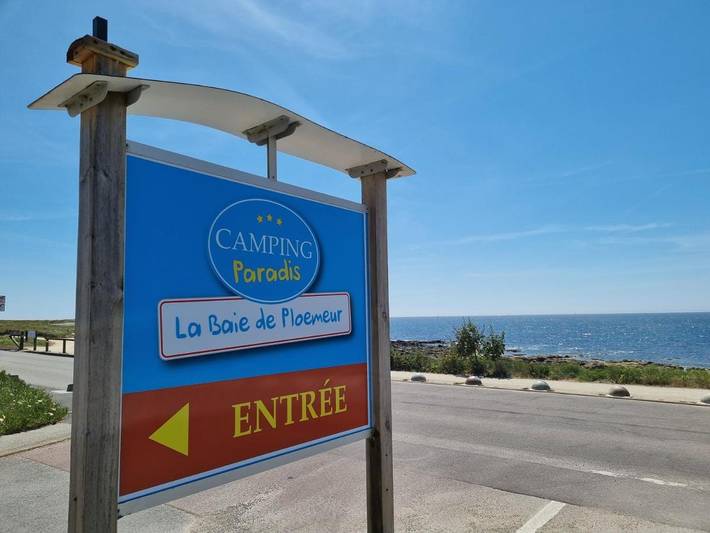 Camping pour 10 personnes, avec piscine et terrasse