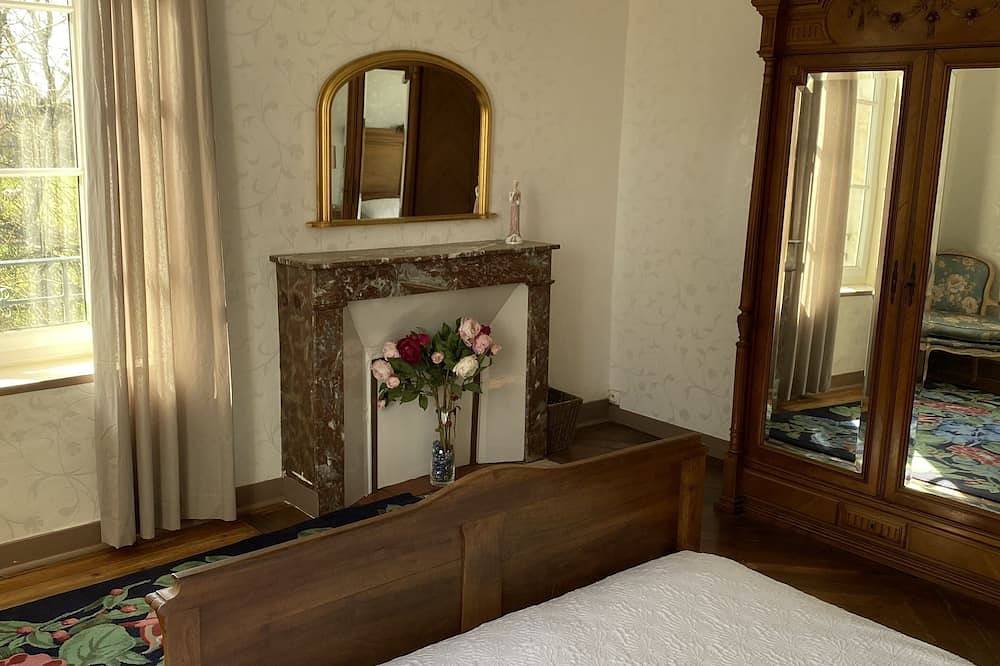 Beautiful old 5 bedroom family house in peaceful and tranquil location in Bazoches-au-Houlme, Argentan region