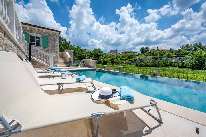 Villa für 12 Personen, mit Balkon und Pool sowie Garten in Zentralistrien - 2