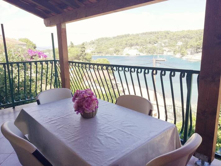 Vakantiewoning voor 4 personen, met balkon/terras in Šolta