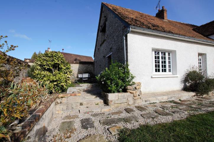 Gîte pour 4 personnes, avec Terrasse ainsi que Jardin et Piscine dans Villenauxe-la-Grande
