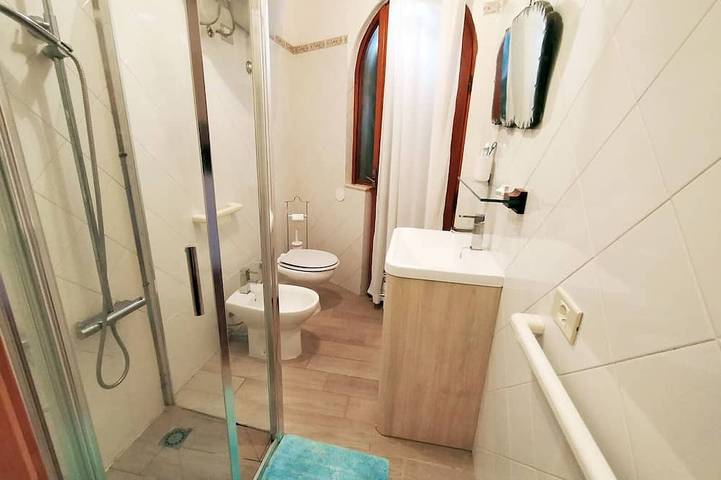 Ganze Wohnung, Erdgeschosswohnung 20 m vom Meer entfernt in Sa Rocca Tunda, San Vero Milis
