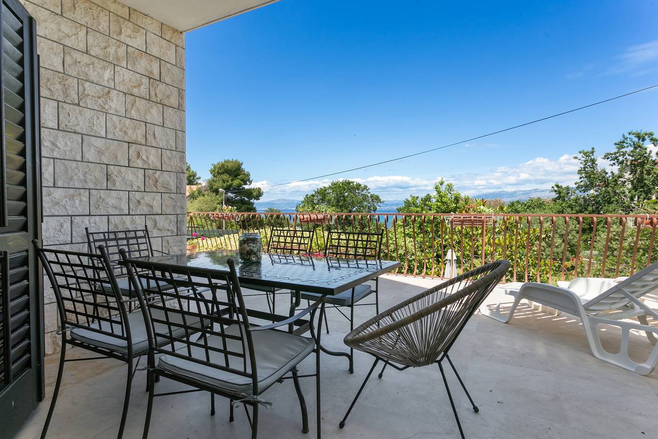 Ganze Wohnung, 3-Zimmer-Ferienwohnung mit Terrasse und Meerblick Mirca, Brac A-732-a in Mirca, Supetar