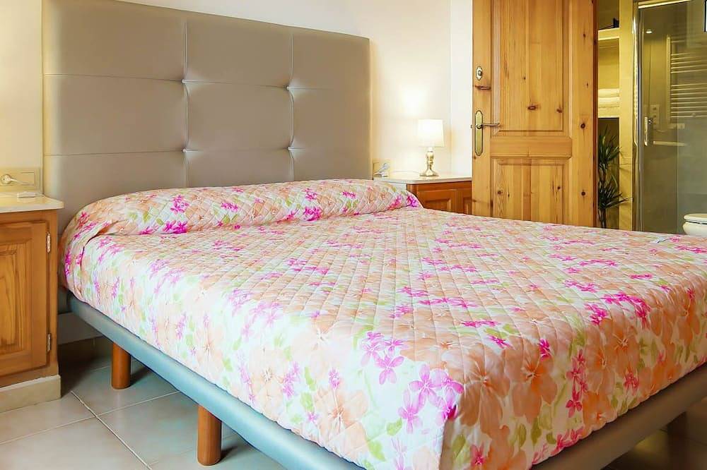 White Rock Villa with breathtaking views and pool in Colera, Alt Empordà