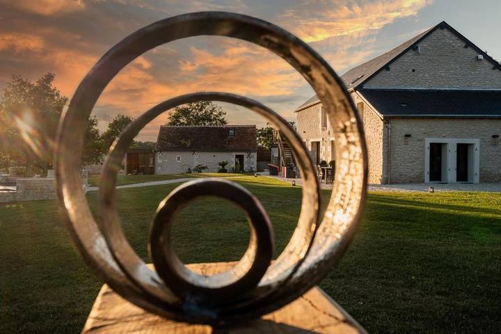 Location de vacances pour 8 personnes, avec vue ainsi que jardin et piscine, animaux acceptés à Fléré-la-Rivière - 2