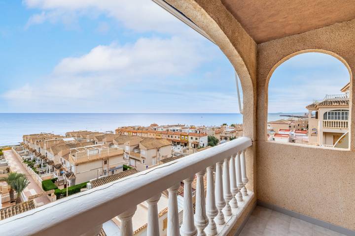Entire apartment, Holiday Apartment 001 Cabomar I with Sea View, Balcony & Wi-Fi in Las Calas, Torrevieja