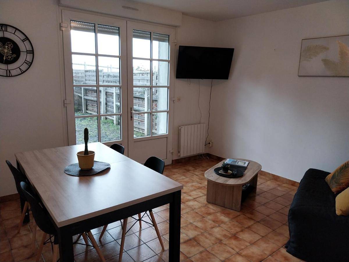 Maison chaleureuse avec terrasse et vue baie in Avranches, Baie du Mont-Saint-Michel