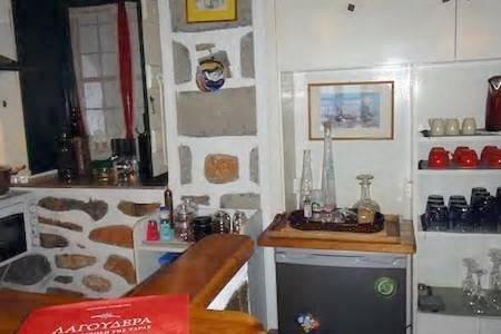 Location de vacances pour 2 personnes, avec jardin et vue à Hydra - 2