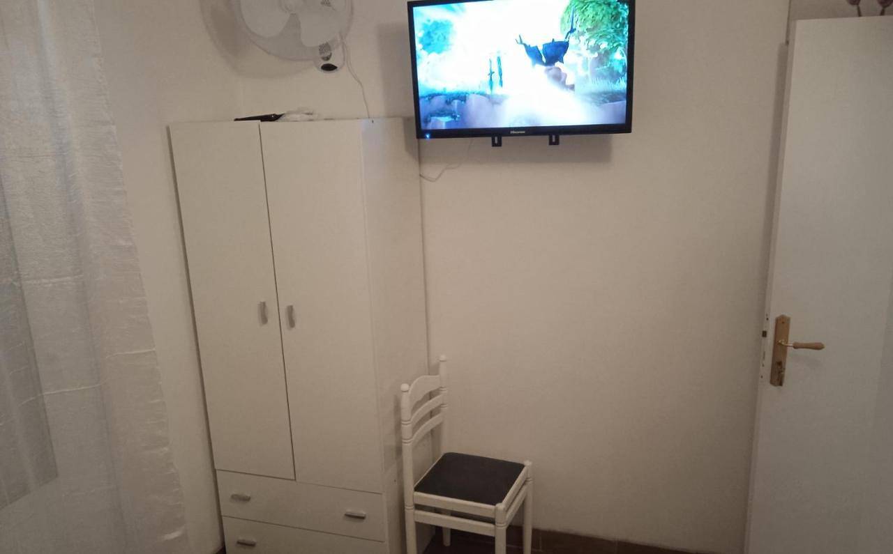 Habitación Económica Con Baño Privado En Pleno Centro De Figueres in Figueras, Haut-Ampurdan