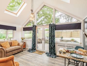 Log Cabin for 2 People in Tansley, Derbyshire, Photo 3