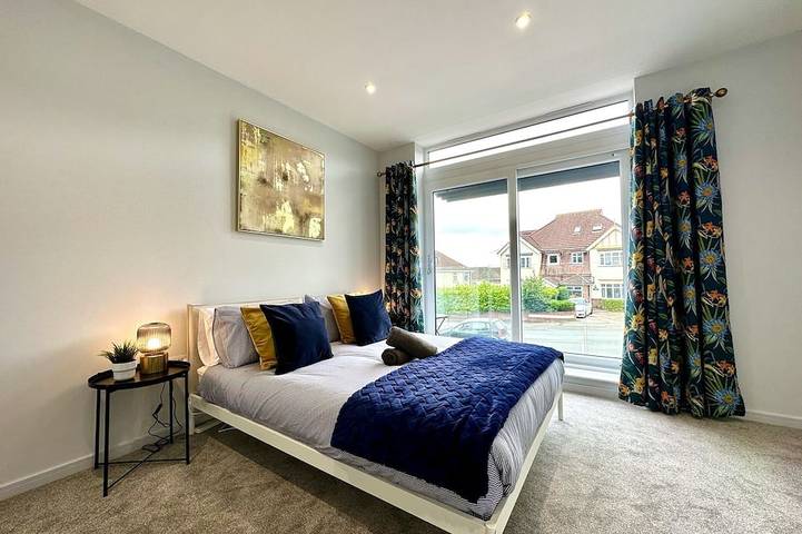 Stunning Brand New House - Sleeps 6 - Free Parking in Poole, Poole Harbour