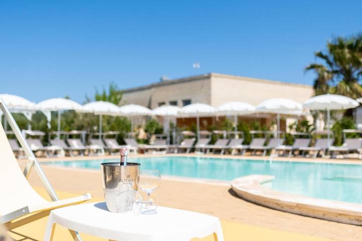 Hôtel, avec Jacuzzi et Terrasse ainsi que Jardin et Piscine