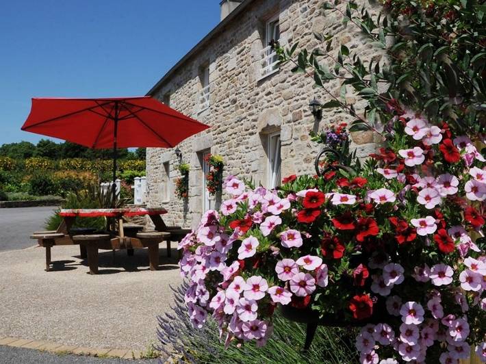 Gîte pour 8 personnes, avec terrasse et jardin à Plémet