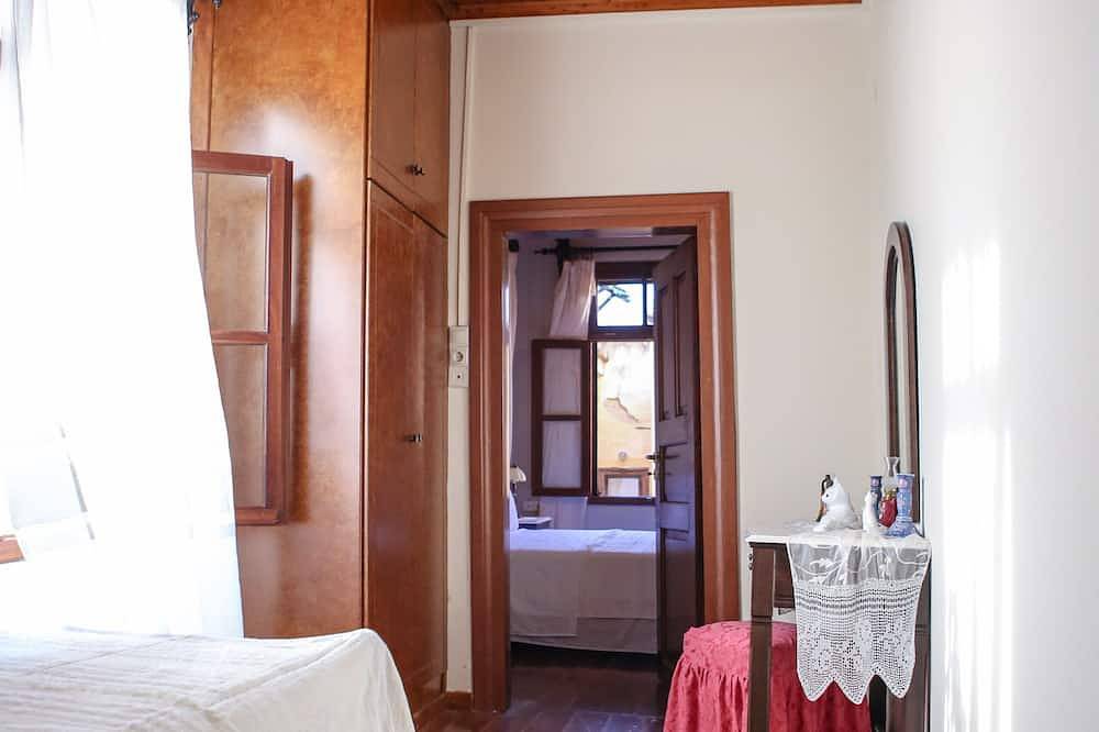 Unter dem Glockenturm (griechisches traditionelles 125m² Haus) in Nafplio, Argolis