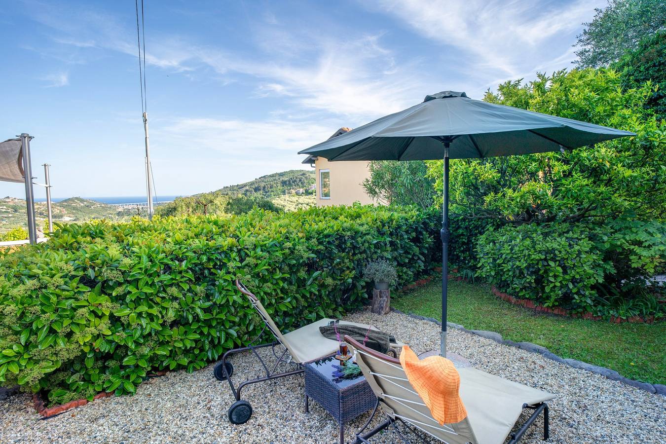 Ganze Wohnung, Ferienwohnung 'Casa Cen' mit Meerblick, privater Terrasse und Wlan in Dolcedo, Dolcedo Gemeinde