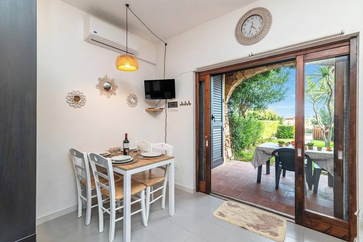 Gîte pour 3 personnes, avec terrasse, adapté aux familles dans Loiri Porto San Paolo - 2
