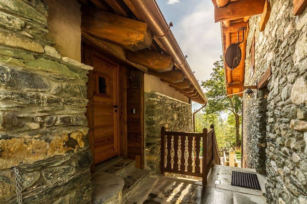 Chalet Pessey|Il tuo chalet privato con giardino a 400mt dal Pistone in Cervinia, Valtournenche