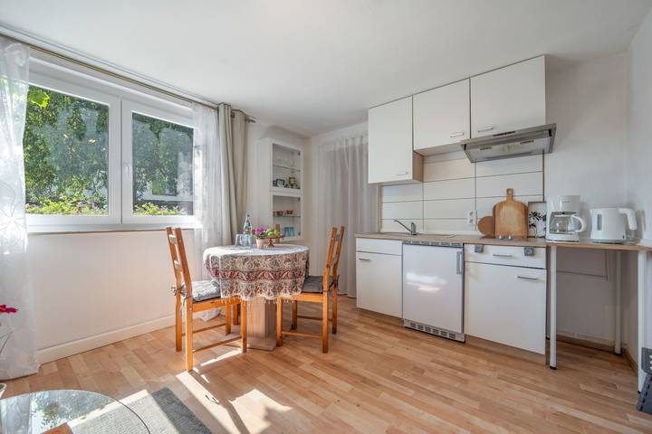 Ganze Wohnung, Ferienwohnung 'Haus Zur Bienenweide' mit Gemeinschaftsterrasse, Balkon und Wi-Fi in Schömberg, Nordschwarzwald