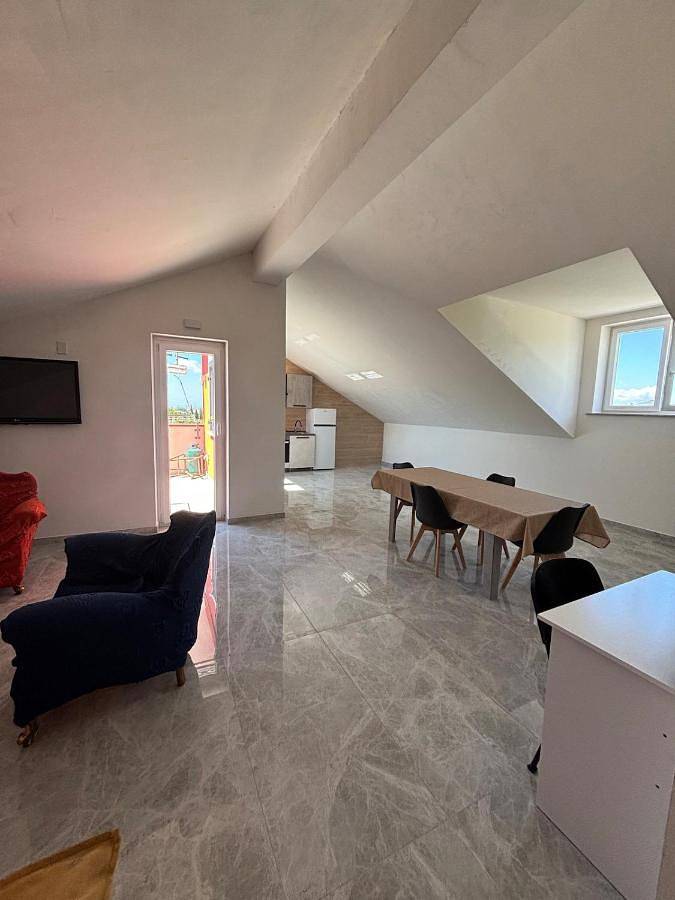 Appartamento per 6 persone, con panorama e giardino a Montecorvino Rovella
