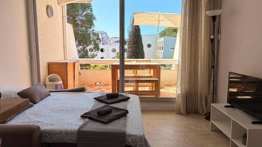 Gîte pour 4 personnes, avec Terrasse et Piscine dans Port Gregau - 2